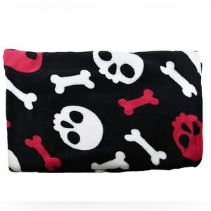 New View Gifts & Accessories Halloween “Skeleton” Print Throw Blanket (NWT)